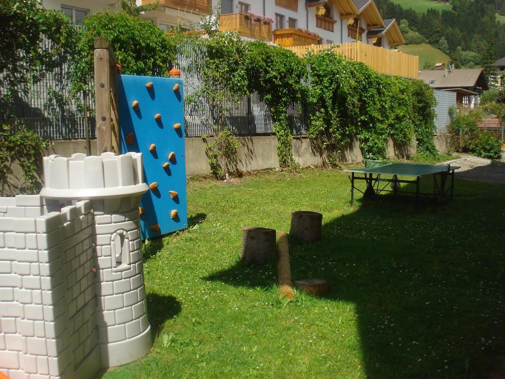 Piccolohotel Tempele Garni San Candido Exterior foto