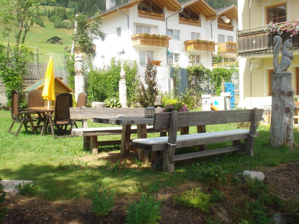 Piccolohotel Tempele Garni San Candido Exterior foto